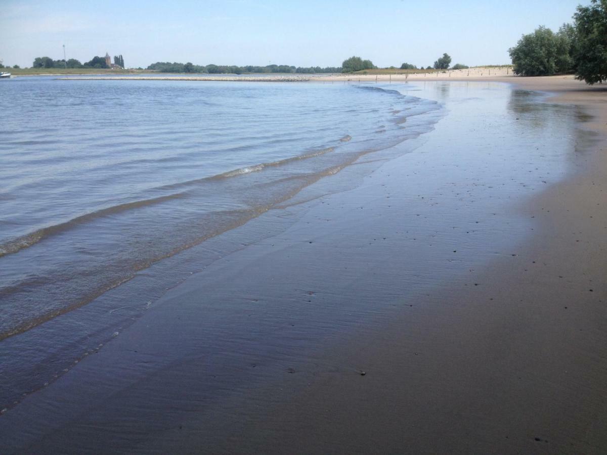 Unique Place On The River Waal Heerewaarden المظهر الخارجي الصورة