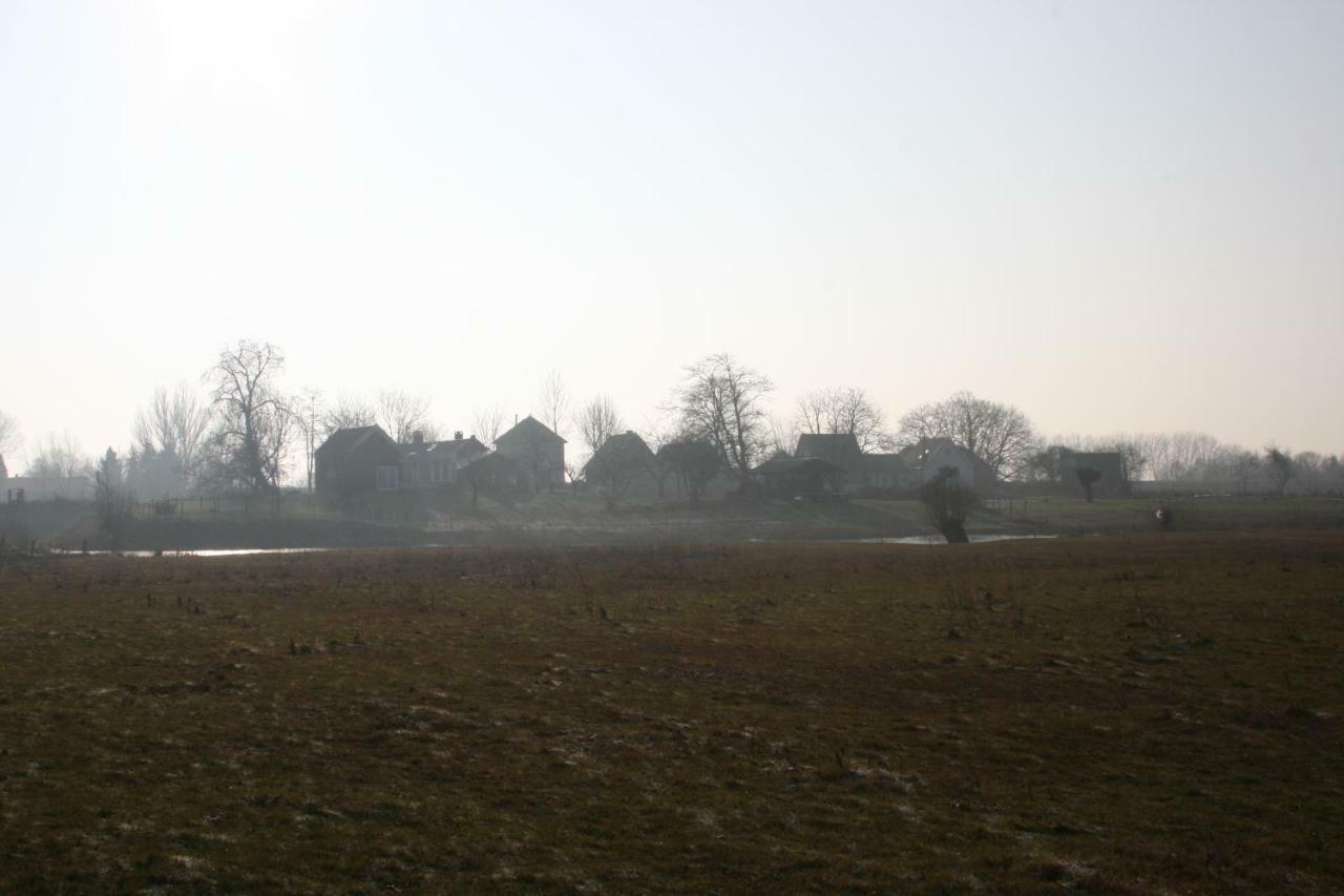Unique Place On The River Waal Heerewaarden المظهر الخارجي الصورة