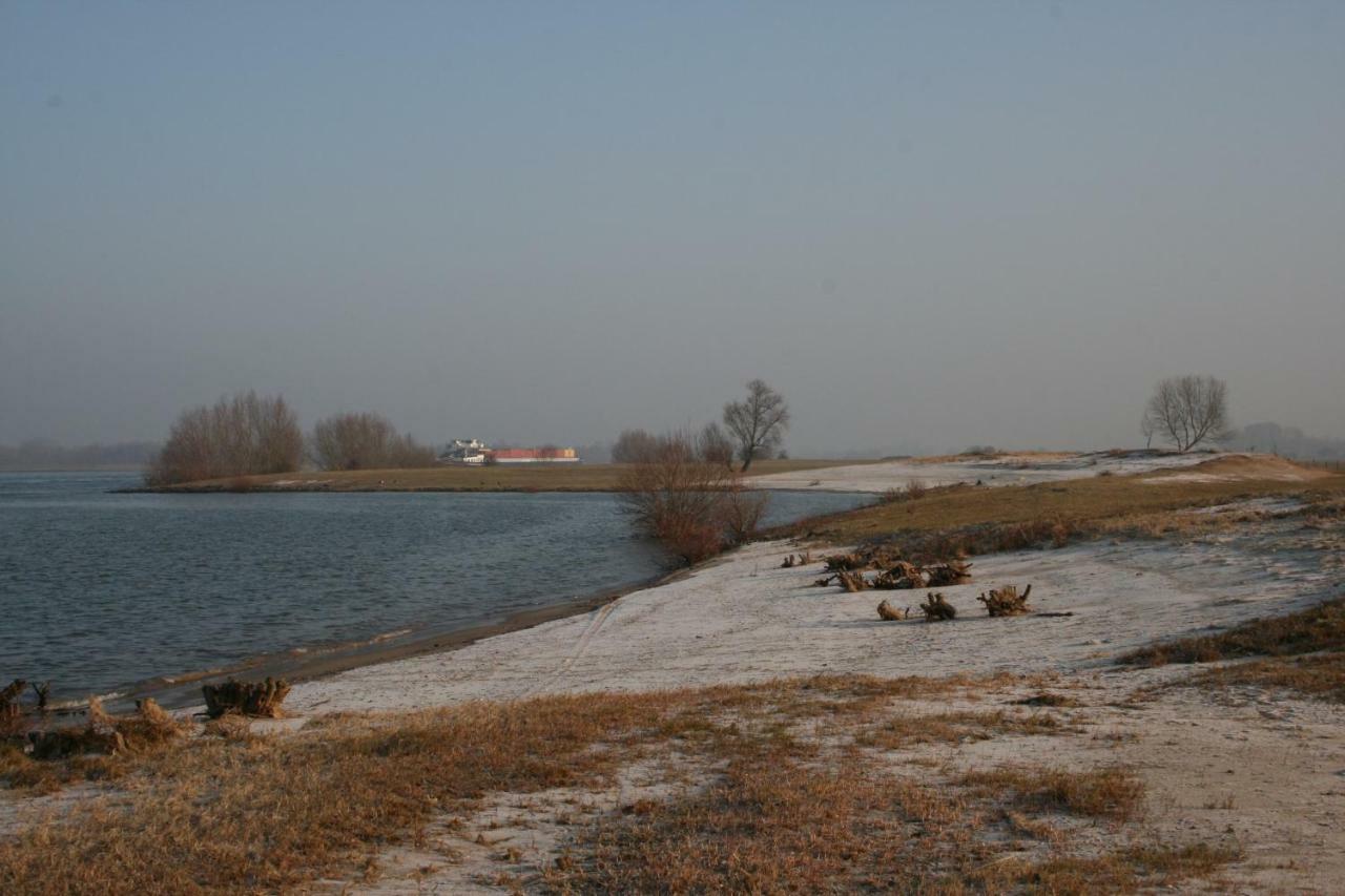 Unique Place On The River Waal Heerewaarden المظهر الخارجي الصورة